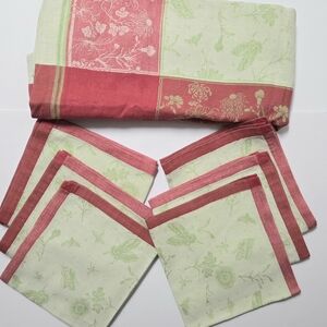 Williams WILLIAMS SONOMA JACQUARD 70 X 84" TABLECLOTH AND SIX MATCHING NAPKINS